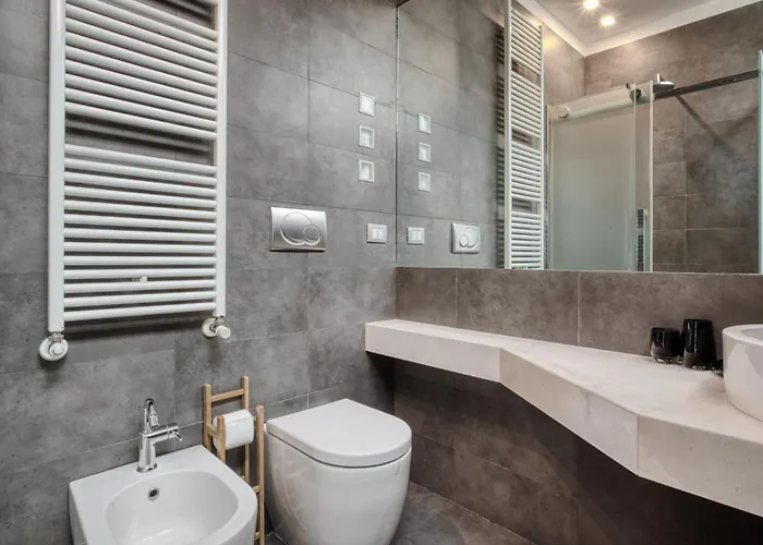 Apartment Stylish Top-floor Apt; Design Disctrict