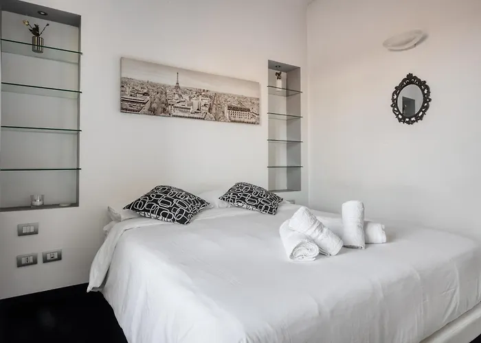 Stylish Top-floor Apt; Design Disctrict Apartment