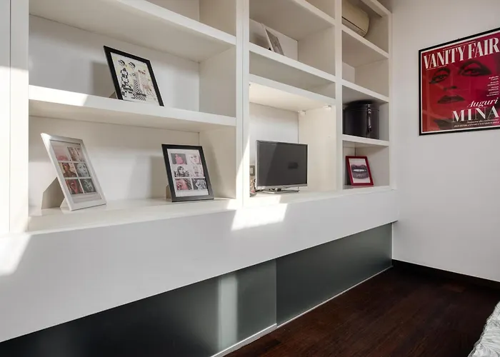 Apartment Stylish Top-floor Apt; Design Disctrict *