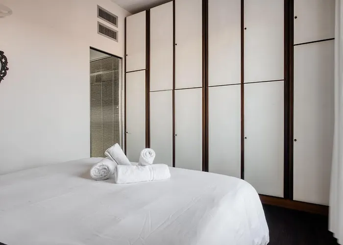 Stylish Top-floor Apt; Design Disctrict Mailand