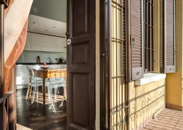 Apartment Stylish Top-floor Apt; Design Disctrict *