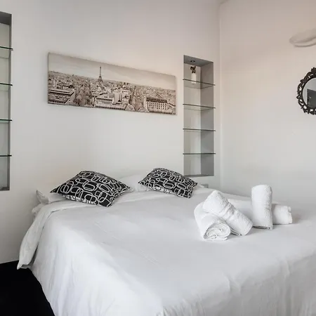 Stylish Top-floor Apt; Design Disctrict Apartment