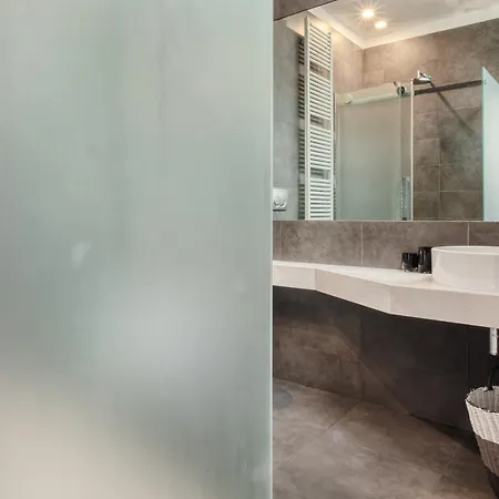 Stylish Top-floor Apt; Design Disctrict Apartment Milan