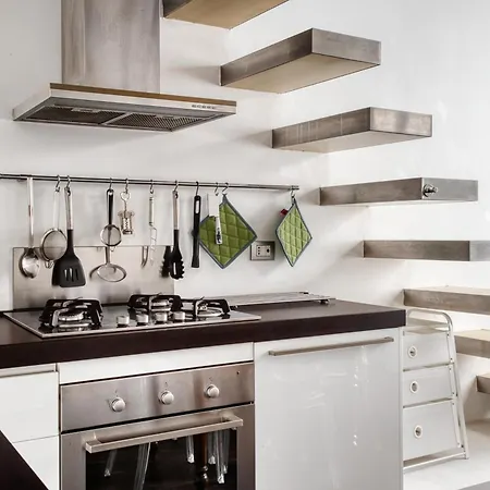 Stylish Top-floor Apt; Design Disctrict